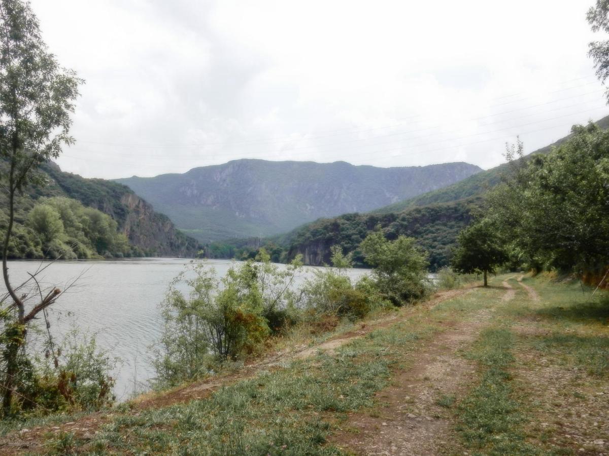 Apartamento Las Medulas Covas  ภายนอก รูปภาพ
